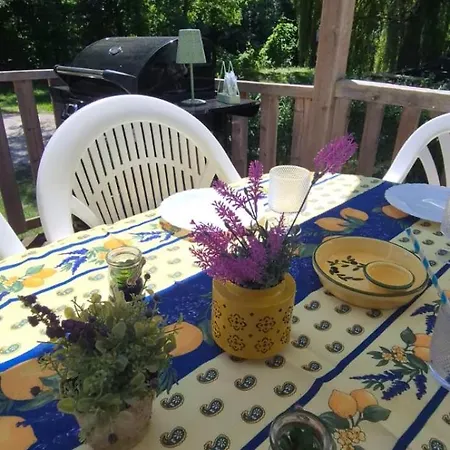 L'echappee Verte Au Bord De L'eure Parque de Campismo